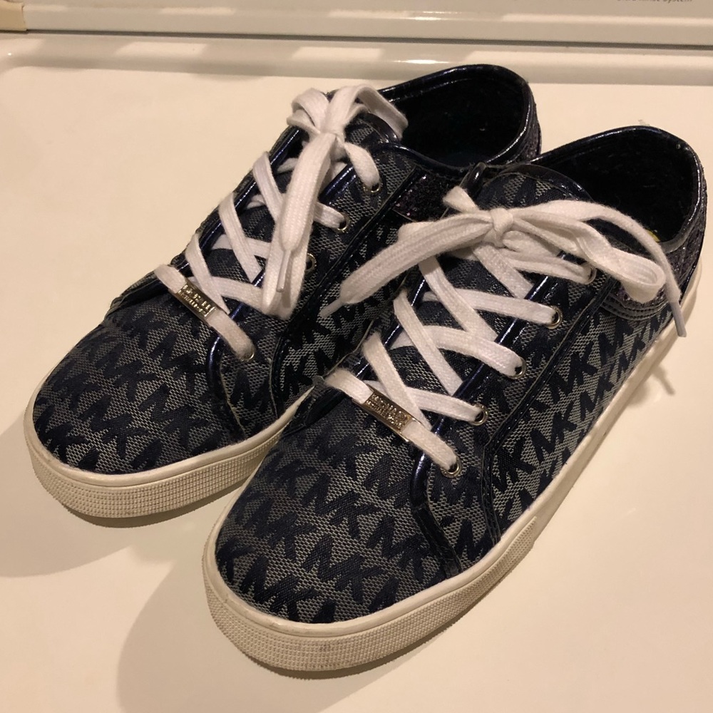 Girl sneakers